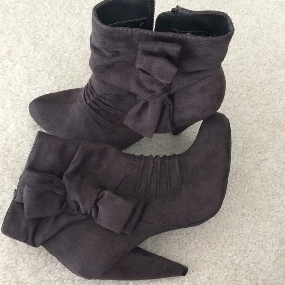 Grey suede booties with bow detail - Picture 4 of 4